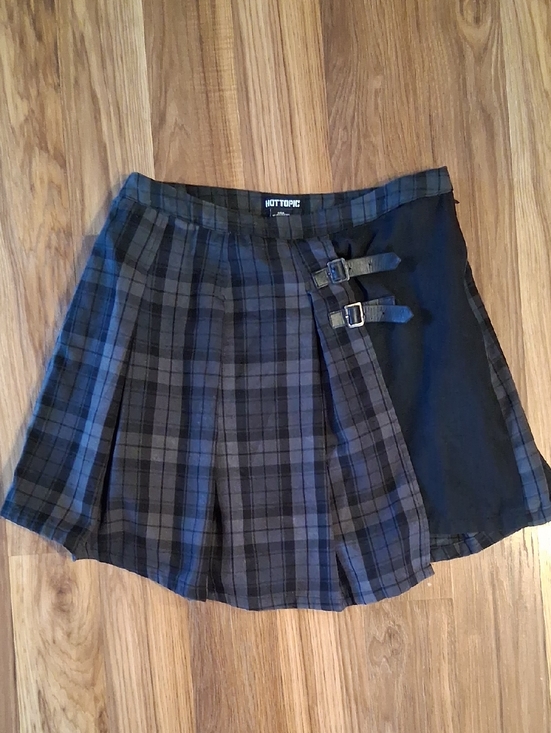 Hot Topic Dresses & Skirts - Vintage Hot Topic Black & Gray Plaid Pleated Mini Skirt with Buckle Detail